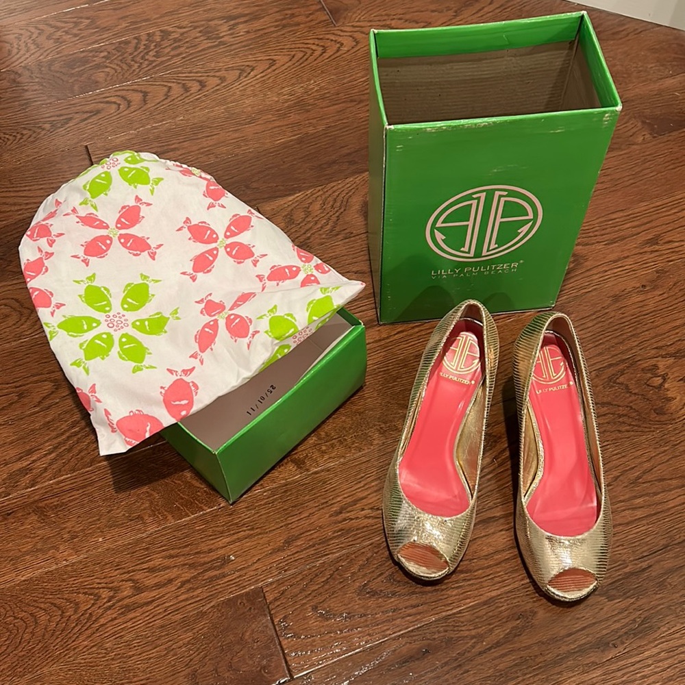Lilly Pulitzer gold peep toe wedges size 7
